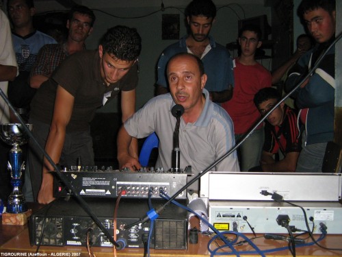 IMG_0136-Tigrourine 2007-Ali SLIMANE au micro.JPG