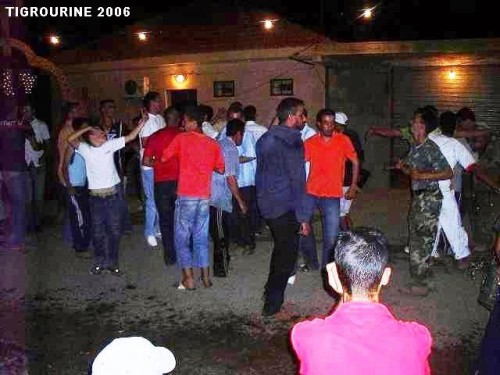Tigrourine 2006 - danse tazemourte 7-2006.JPG