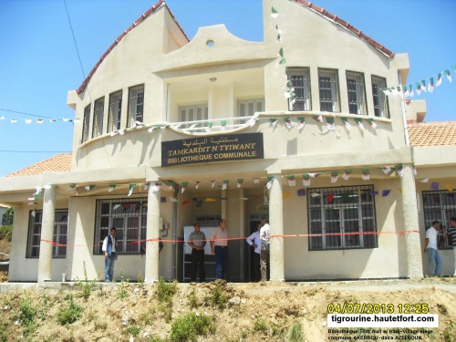 SDC15925-bibliothèque tifrit nait el hadj-commune akerrou-daira azeffoun-Algerie-04-07-2013.JPG
