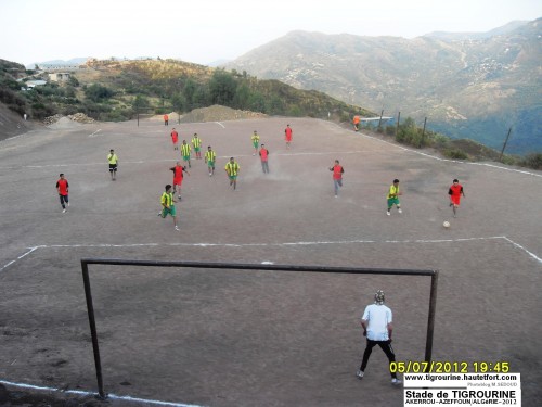 SDC11667-stade de TIGROURINE-commune akerrou-azeffoun-algerie-2012.JPG