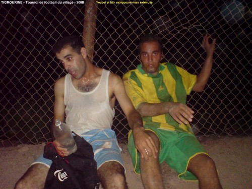 DSC00765-tournoi tigrourine 2008- Youcef-Idir exténué.JPG