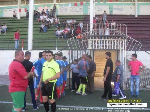 el krar ait mahmoud-entrée terrain-stade oukil ramdane 9-6-2013.JPG