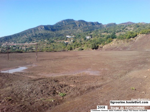 DSC00432-stade tigrourine-akerrou-azeffoun-commun-algerie-2008-phot4.JPG